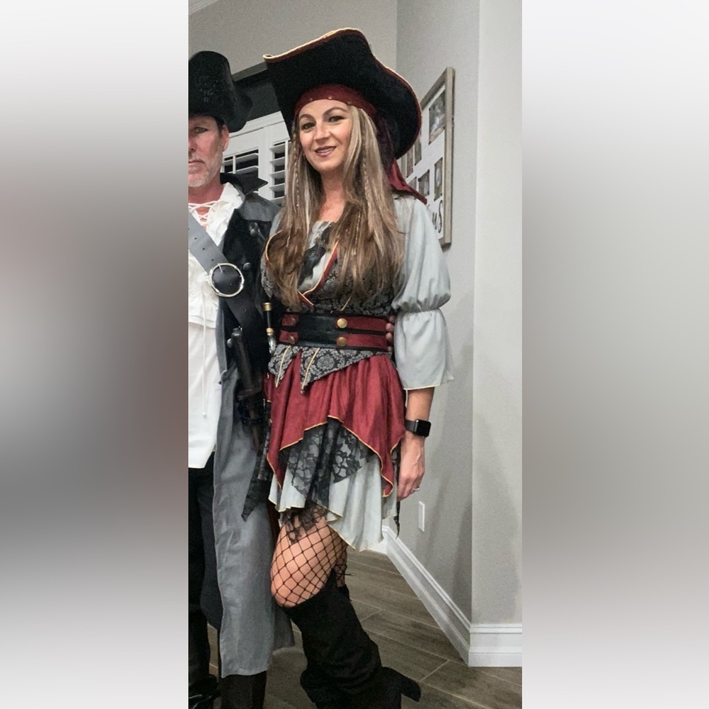 Women’s Pirate Halloween costume “Castaway Cutie”